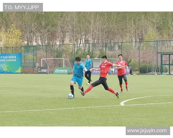 足球型巧克力的创意美味体验让你在享受甜蜜的同时感受运动的激情